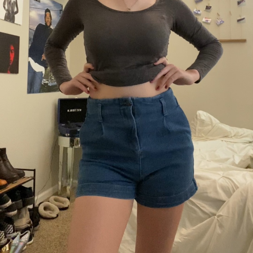 80s denim High-waisted shorts. Super cute and flattering. SIZE M. Brand: ANGLES